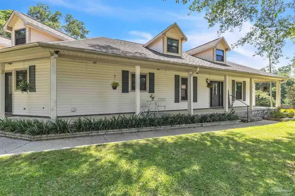 1850 Kings Way Dr, Cantonment, FL 32533