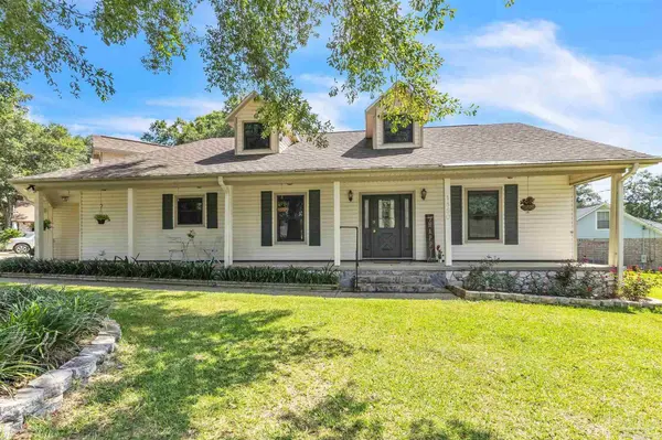 1850 Kings Way Dr, Cantonment, FL 32533