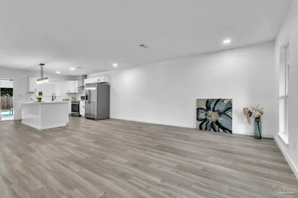 4044 Elmcrest Dr, Pensacola, FL 32504