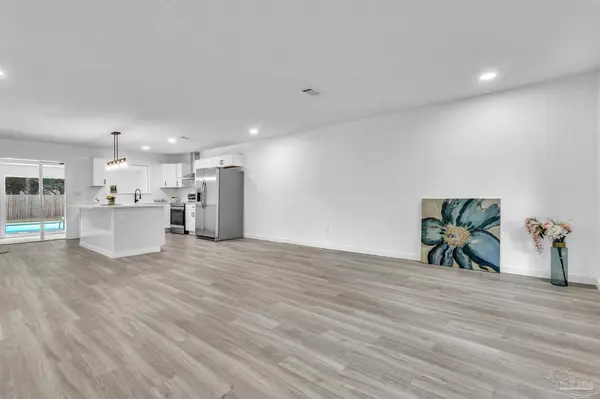 4044 Elmcrest Dr, Pensacola, FL 32504