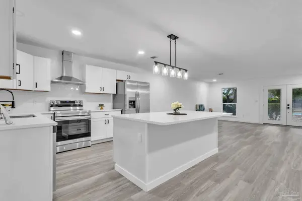 4044 Elmcrest Dr, Pensacola, FL 32504