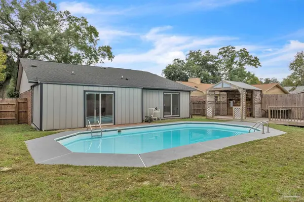 4044 Elmcrest Dr, Pensacola, FL 32504