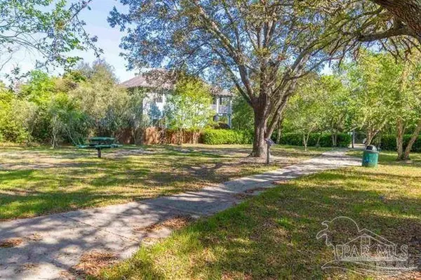4978 Leeward Dr, Pensacola, FL 32507