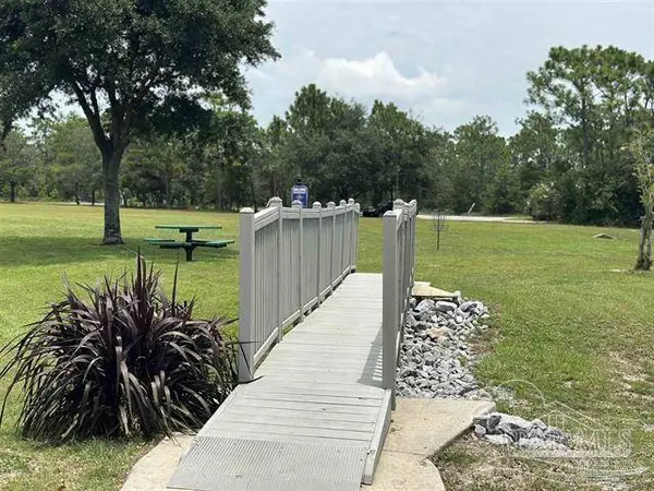 4978 Leeward Dr, Pensacola, FL 32507