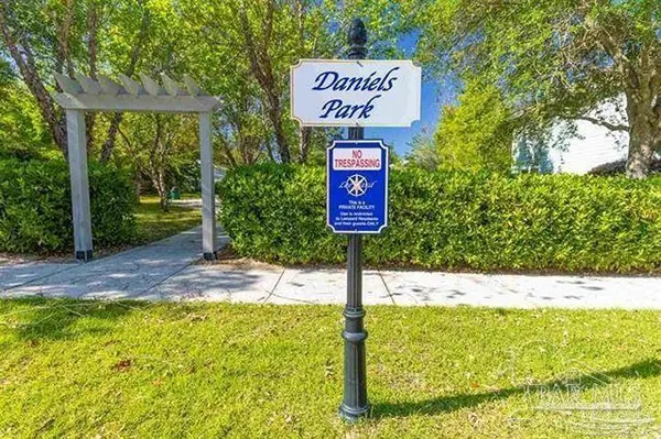 4978 Leeward Dr, Pensacola, FL 32507
