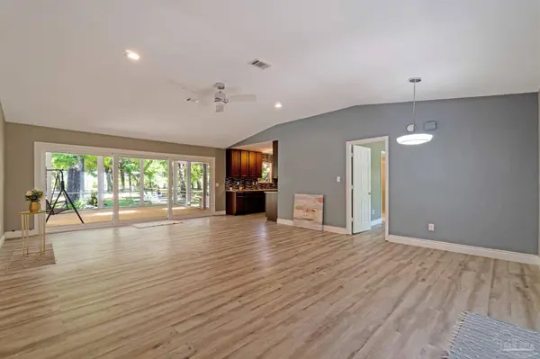 10806 Hatcher St, Milton, FL 32583