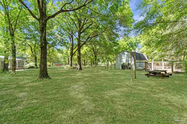 10806 Hatcher St, Milton, FL 32583