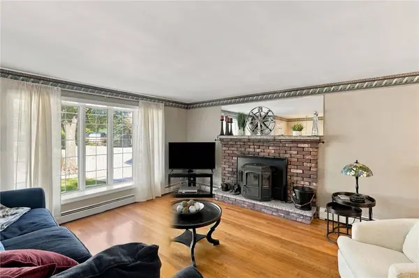 5 Lucille DR, Smithfield, RI 02828