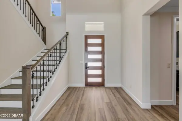 212 Due East ST, New Smyrna Beach, FL 32169