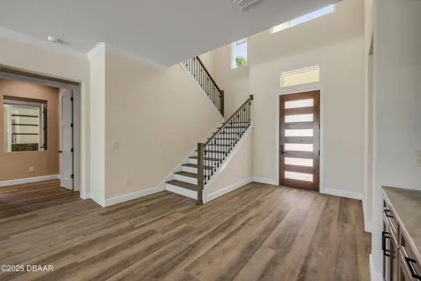 212 Due East ST, New Smyrna Beach, FL 32169