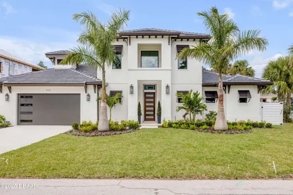 212 Due East ST, New Smyrna Beach, FL 32169