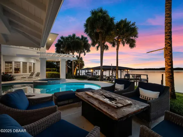 1215 Commodore DR, New Smyrna Beach, FL 32168