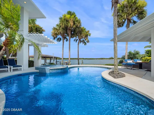 1215 Commodore DR, New Smyrna Beach, FL 32168