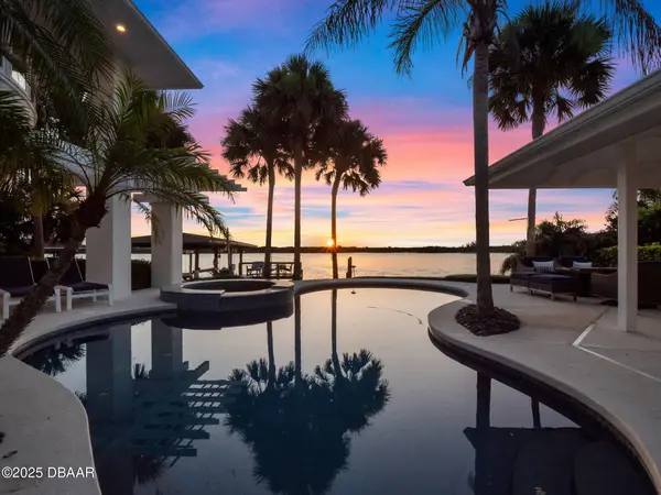 1215 Commodore DR, New Smyrna Beach, FL 32168