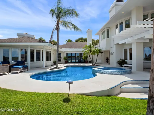 1215 Commodore DR, New Smyrna Beach, FL 32168