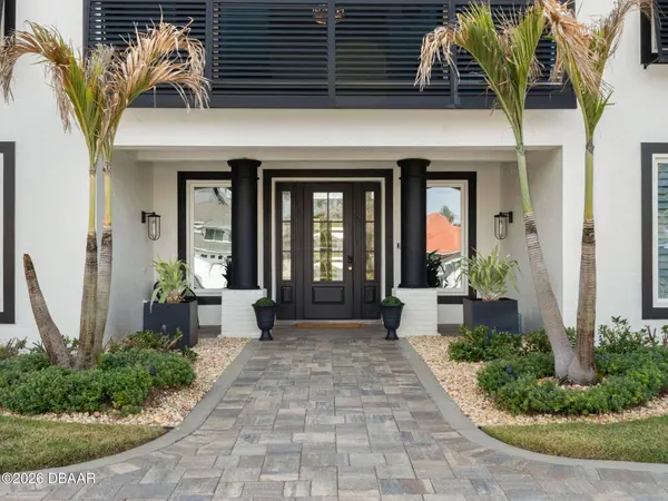 1214 Commodore DR, New Smyrna Beach, FL 32168