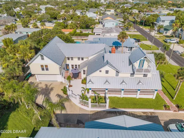315 Due East ST, New Smyrna Beach, FL 32169