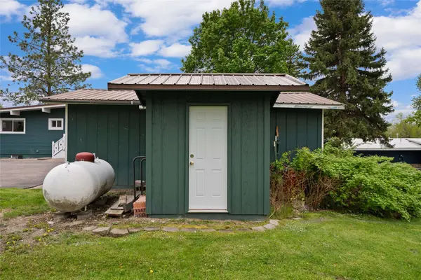 38941 Baypoint LN, Polson, MT 59860