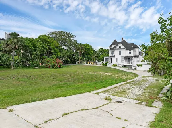 1000 S PENINSULA DR, Daytona Beach, FL 32118