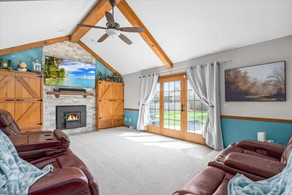 1334 Larson ST, Sycamore, IL 60178