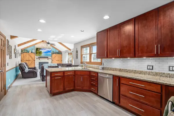 1334 Larson ST, Sycamore, IL 60178