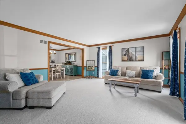 1334 Larson ST, Sycamore, IL 60178