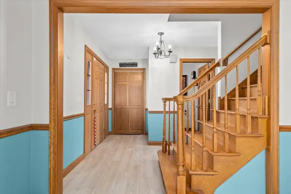 1334 Larson ST, Sycamore, IL 60178