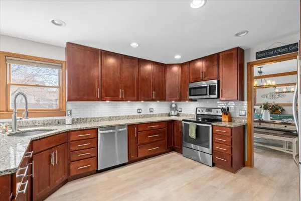 1334 Larson ST, Sycamore, IL 60178