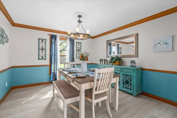 1334 Larson ST, Sycamore, IL 60178