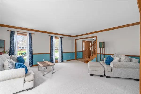 1334 Larson ST, Sycamore, IL 60178