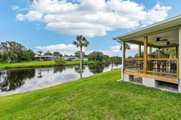 581 Hillside CT, Melbourne, FL 32935