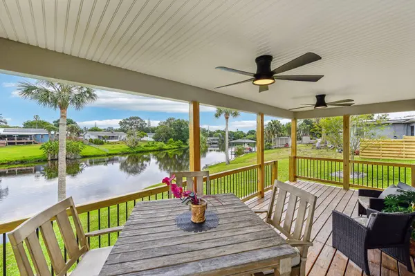 581 Hillside CT, Melbourne, FL 32935