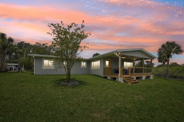 581 Hillside CT, Melbourne, FL 32935