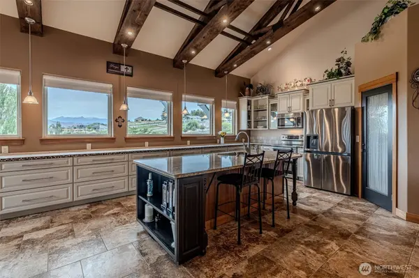 54 Shade Tree LN, Wenatchee, WA 98801