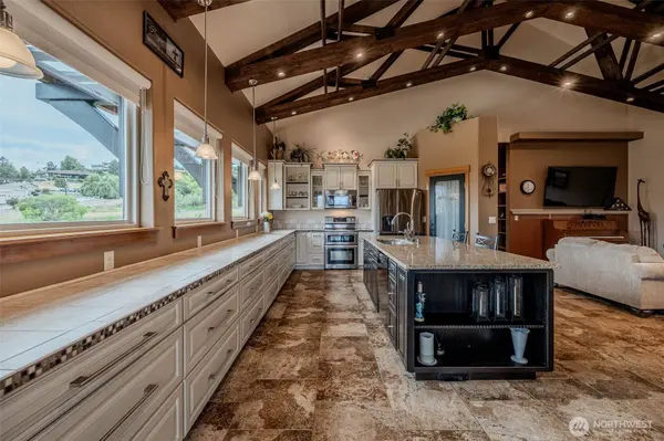 54 Shade Tree LN, Wenatchee, WA 98801