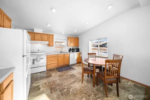 565 Boyd Loop Rd, Manson, WA 98831