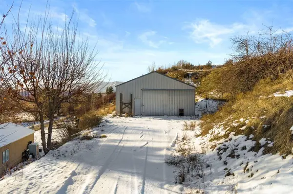 762 Boyd Loop RD, Manson, WA 98831