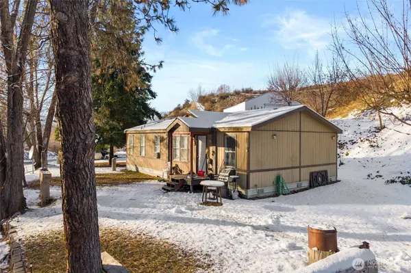 762 Boyd Loop RD, Manson, WA 98831