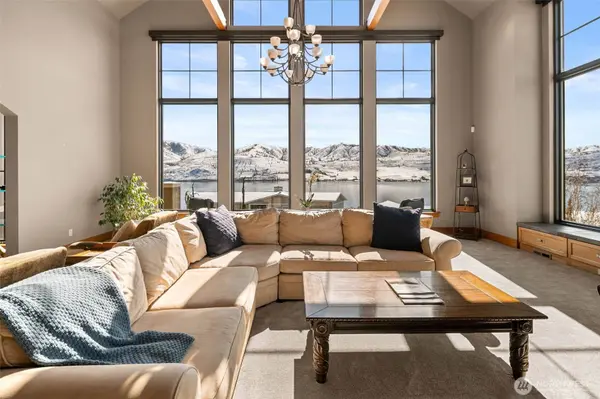 232 Crystal DR, Chelan, WA 98816