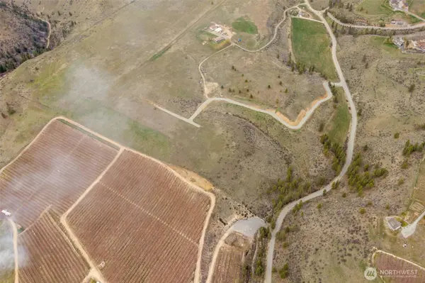 325 Rancho Perri LN, Manson, WA 98831