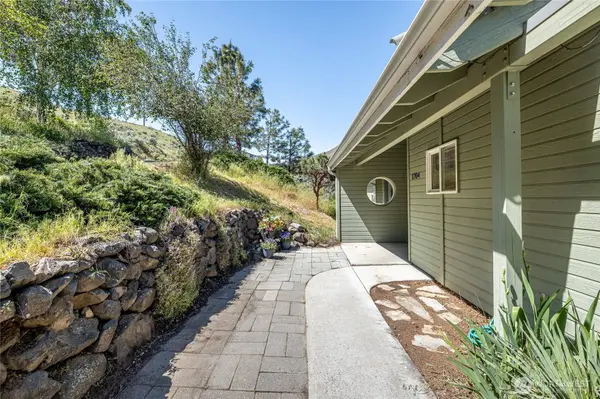 1704 Skyline DR, Wenatchee, WA 98801