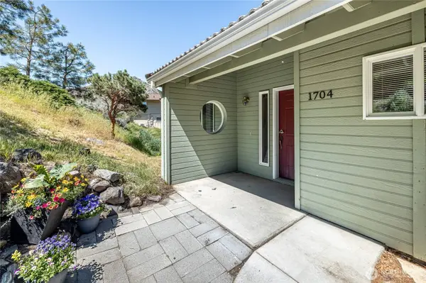 1704 Skyline DR, Wenatchee, WA 98801