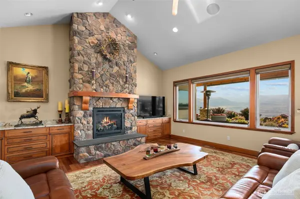 25 Sageland RD, East Wenatchee, WA 98802