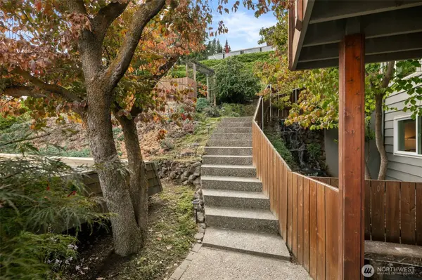 2020 Overlook DR, Wenatchee, WA 98801