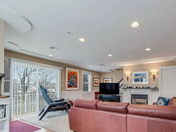 1328 Broadway #3, Somerville, MA 02144