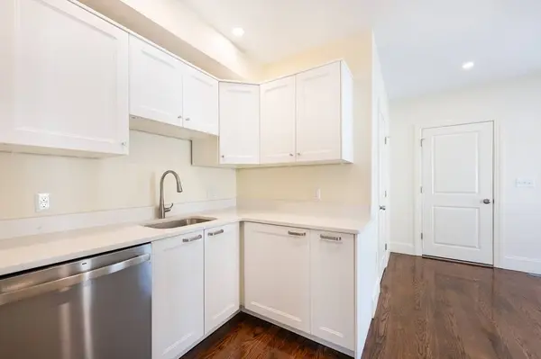 2-4 Brechin Ter, Andover, MA 01810