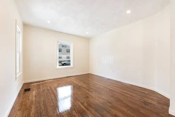 2-4 Brechin Ter, Andover, MA 01810