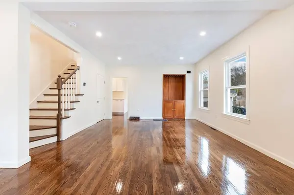 2-4 Brechin Ter, Andover, MA 01810