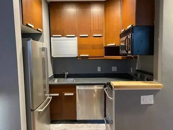121 Salem #2C, Boston, MA 02113