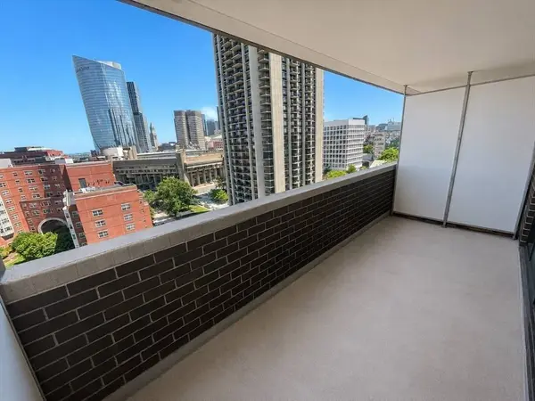 9 Hawthorne Place #12F, Boston, MA 02114